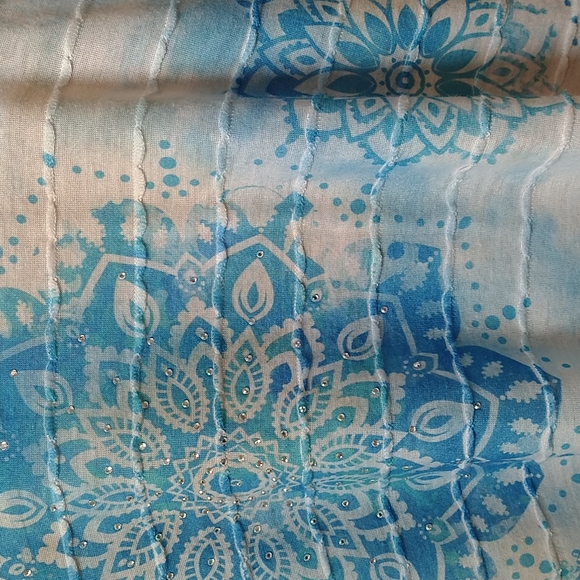 Time And Tru Blue/White Floral Mandela Pattern V Neck Long Sleeve Flowy Shirt - Picture 2 of 8